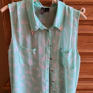 Sleeveless hi low tunic top